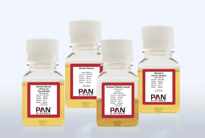 Vier Flaschen Humanserum-Produkte von PAN-Biotech, darunter Off-the-clot-Serum Typ AB männlich und humanes Thrombozytenlysat